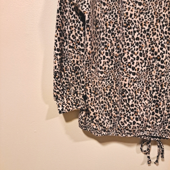 ๐ Plus Size Animal Print Blouse nwot - Picture 6 of 6